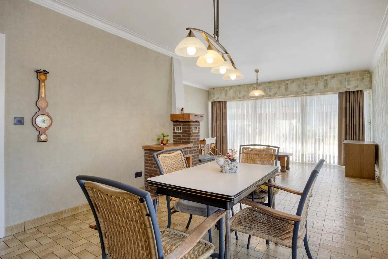 Goed onderhouden ruim ingedeelde woning met 3 slpks + zolder foto 5