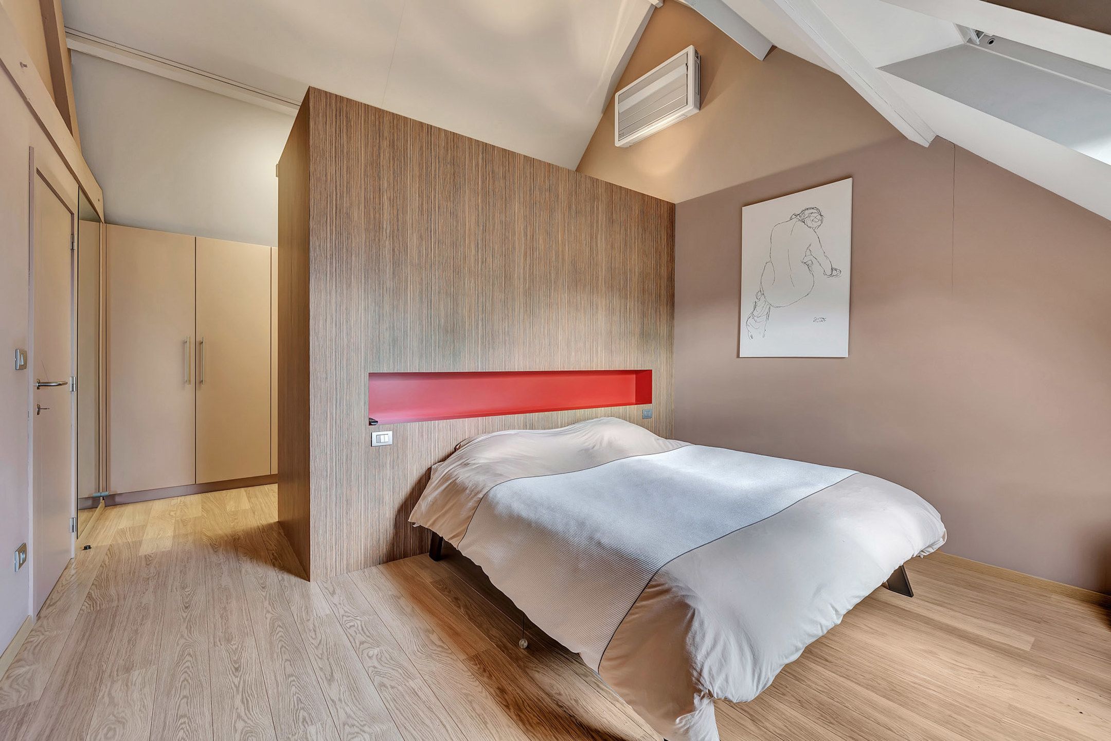 Unieke woning met oplsagplaats foto 10