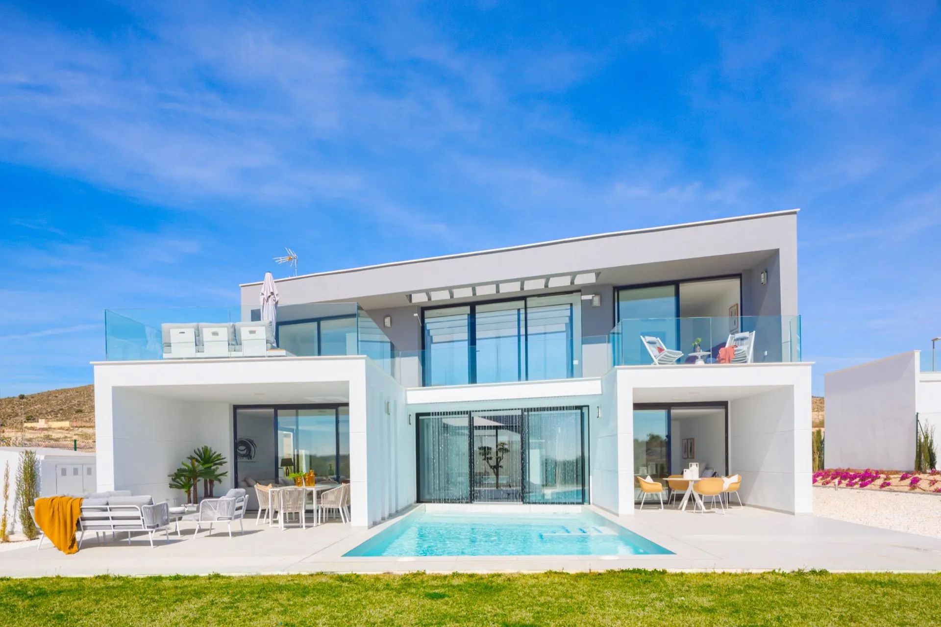 Grijp nu je kans op jouw droomvilla in een prachtige, serene omgeving – wonen in stijl en rust foto {{pictureIndex}}