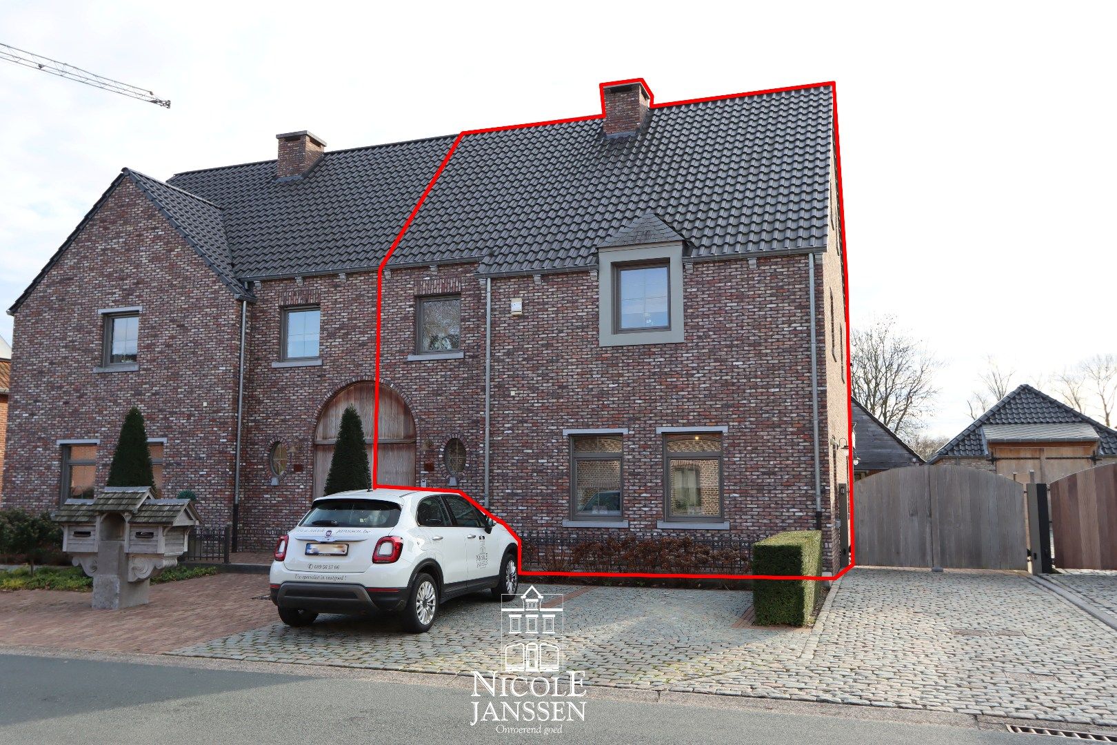 Ruime halfvrijstaande woning  foto {{pictureIndex}}