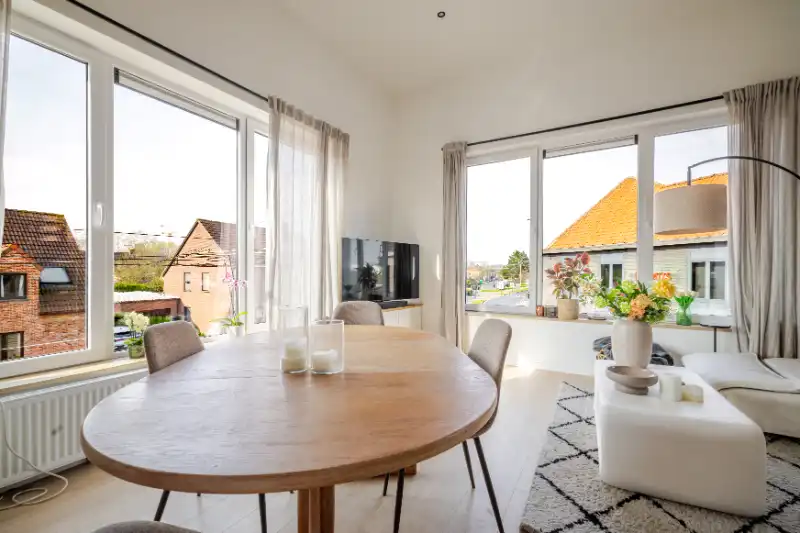 Gerenoveerde woning voor combinatie wonen/werken foto 3