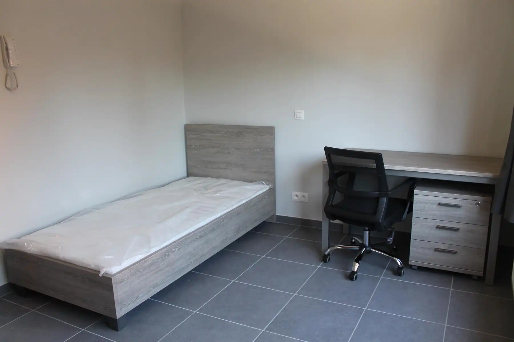 studentenkamer met douche foto 4