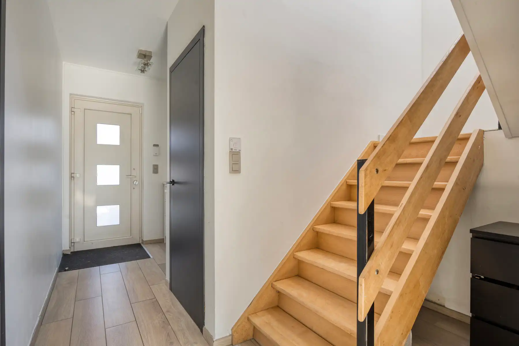 Rustig gelegen instapklare woning met 4 slkmrs foto 2