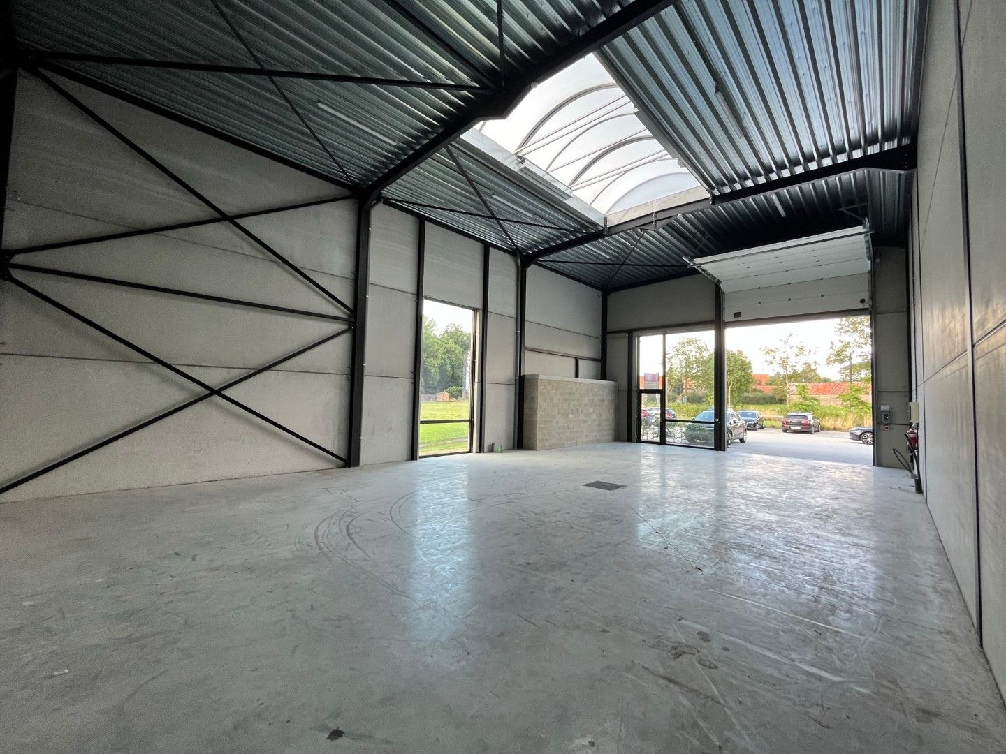 Nieuwbouw KMO-unit in Zwevezele te huur (180 m²) foto 5