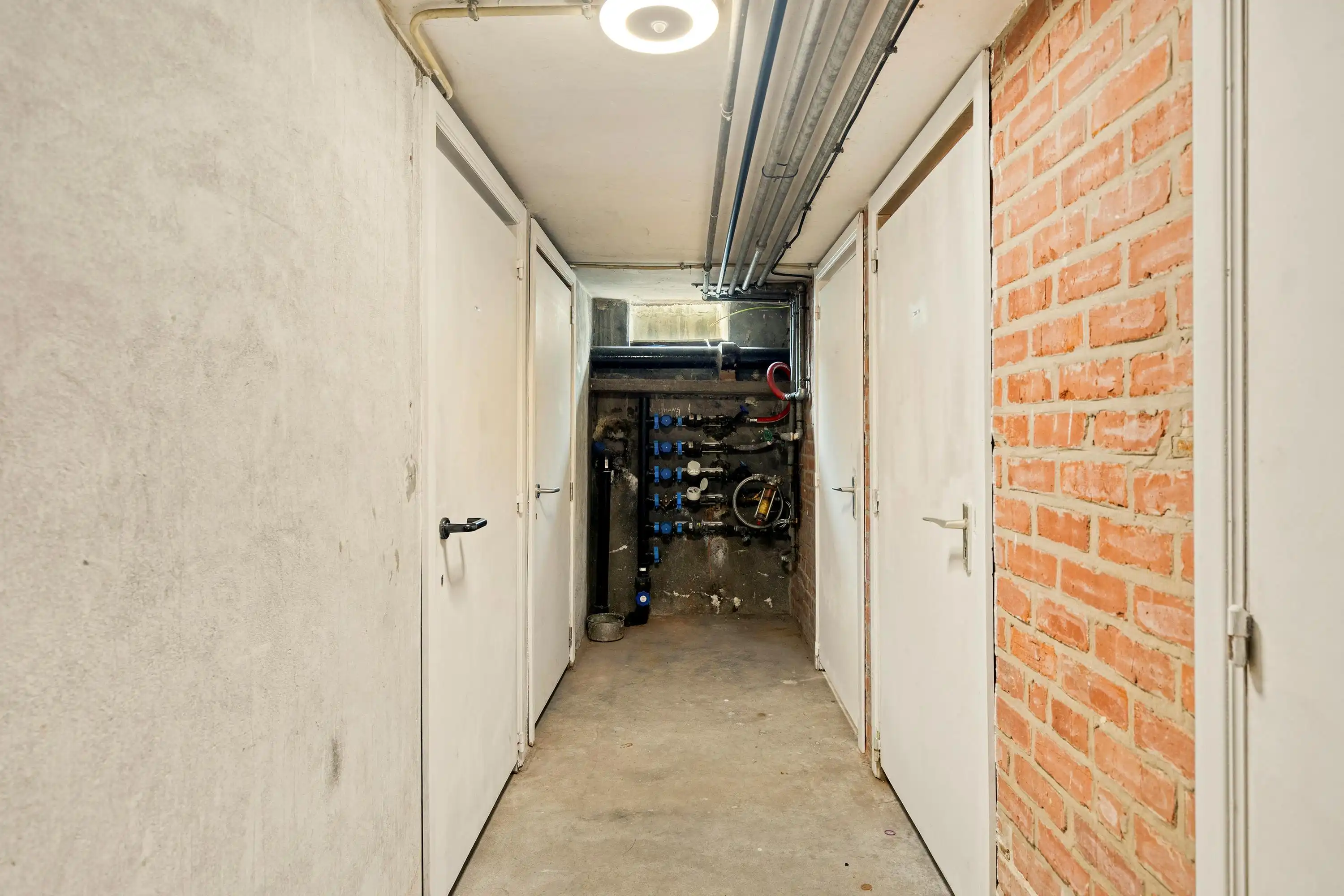 Lichtrijk en ruim appartement met terras te koop in Roeselare foto 14