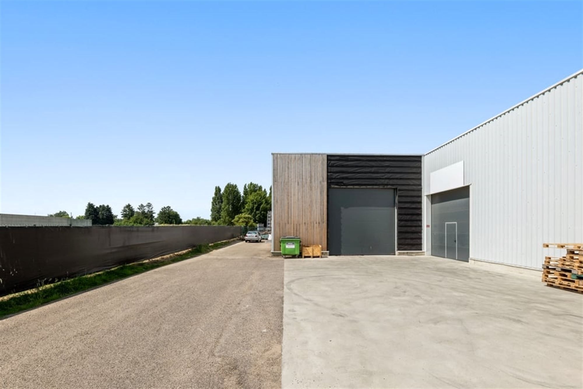 RUIME LOODS VAN 846M² IN SINT-TRUIDEN  foto 5