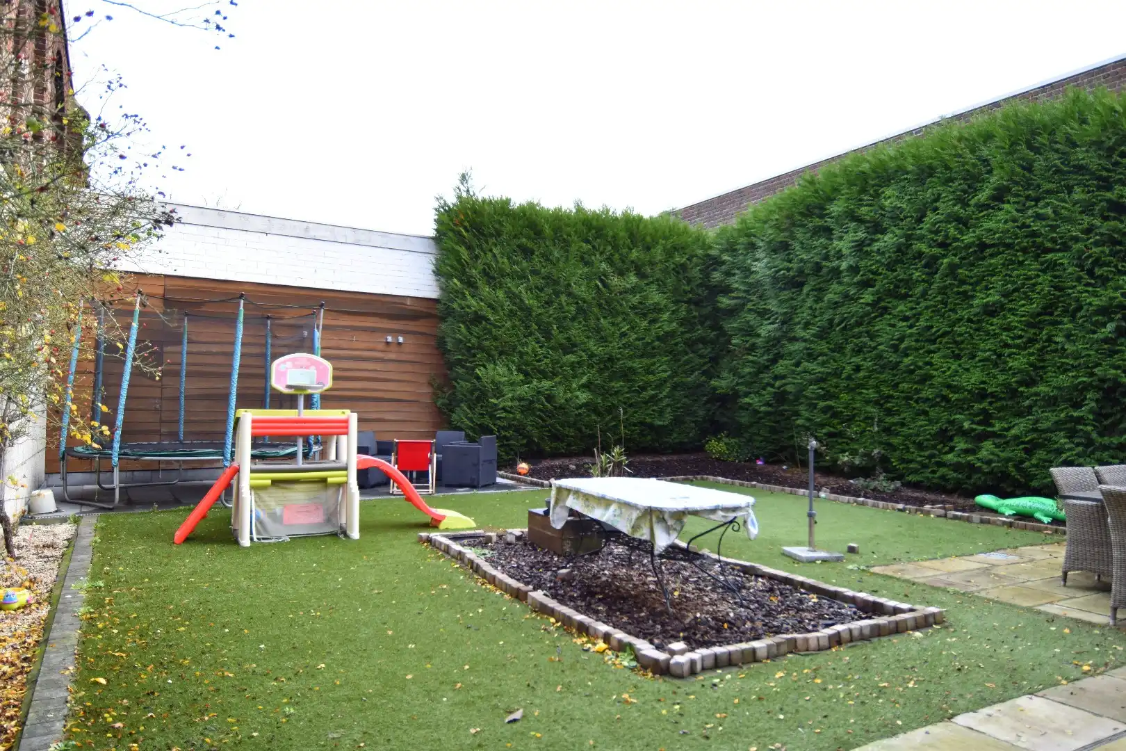 Ruime opslag- en bedrijfsruimtes van in totaal 1.459 m² op een perceel van 3.467 m²  met verzorgde gezinswoning in Bissegem foto 24