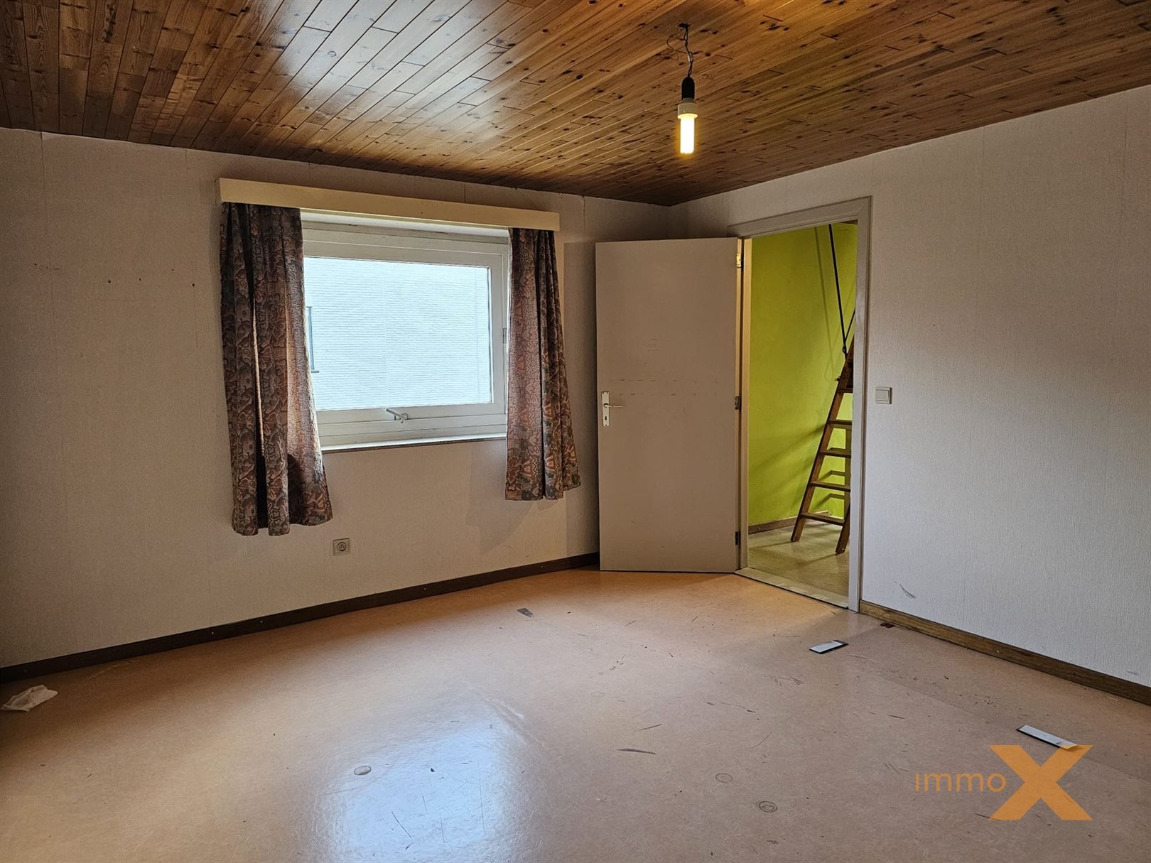 RUIME WONING MET DUBBEL GARAGE EN TUINTJE foto 16