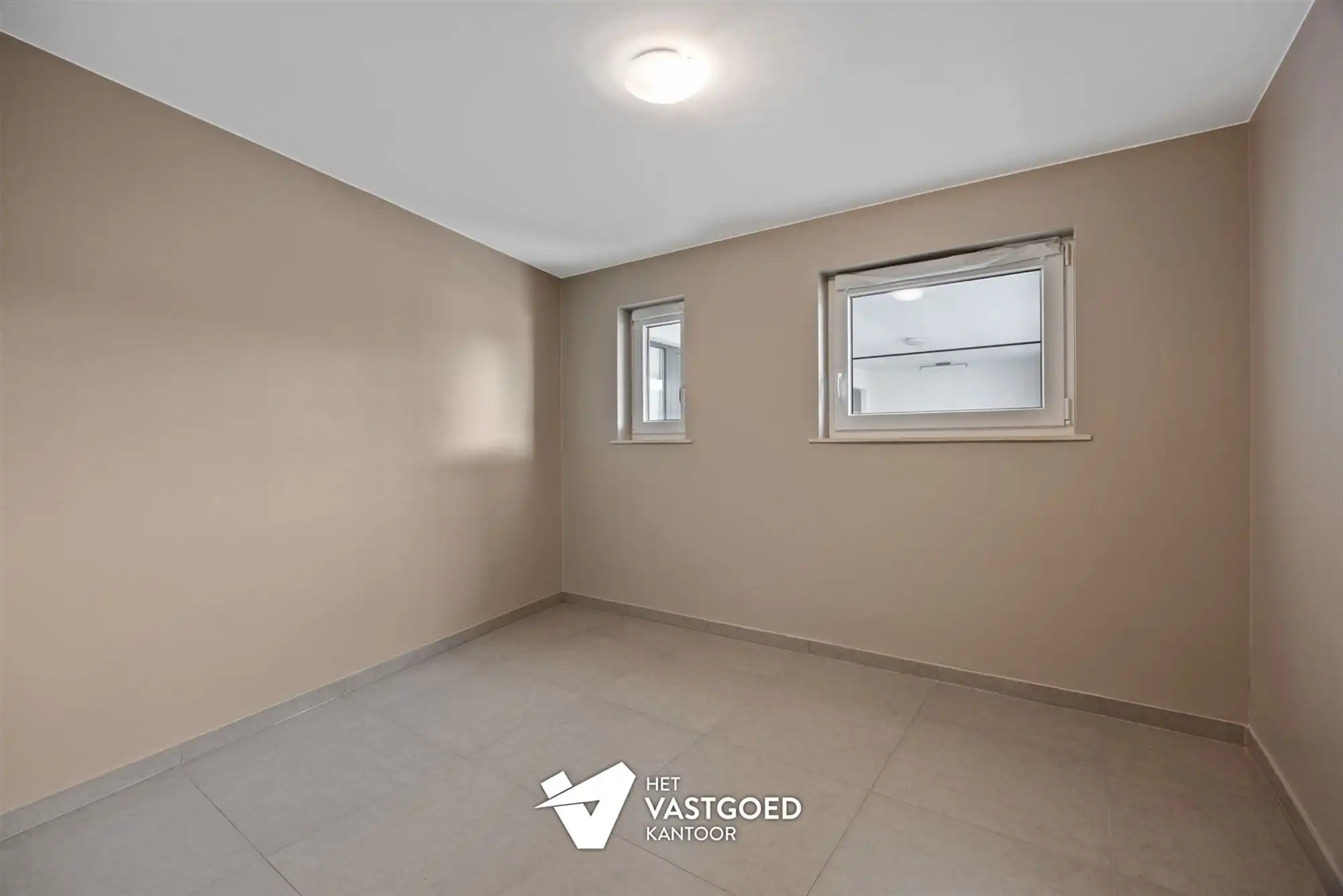 PERFECT ONDERHOUDEN GELIJKVLOERS APPARTEMENT (146M²) MET 3 SLAAPKAMERS EN TERRAS TE HASSELT foto 17