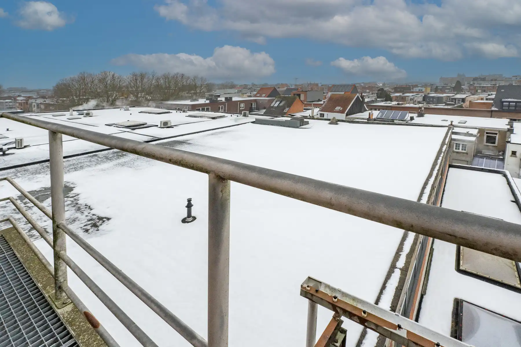 Ruim en veelzijdig bedrijfspand met parking en opslag foto 70