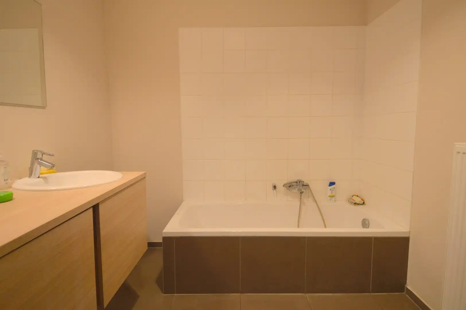 Recent 2 slaapkamer bemeubeld appartement in Kortrijk met garage foto 5