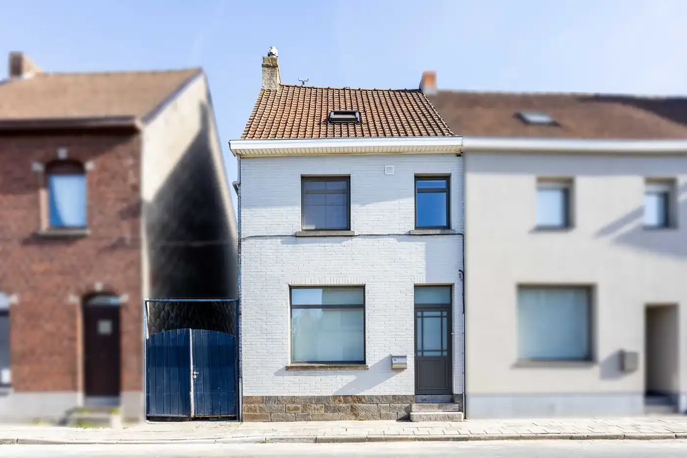 Halfopen bebouwing met atelier in centrum Zwevegem  foto {{pictureIndex}}
