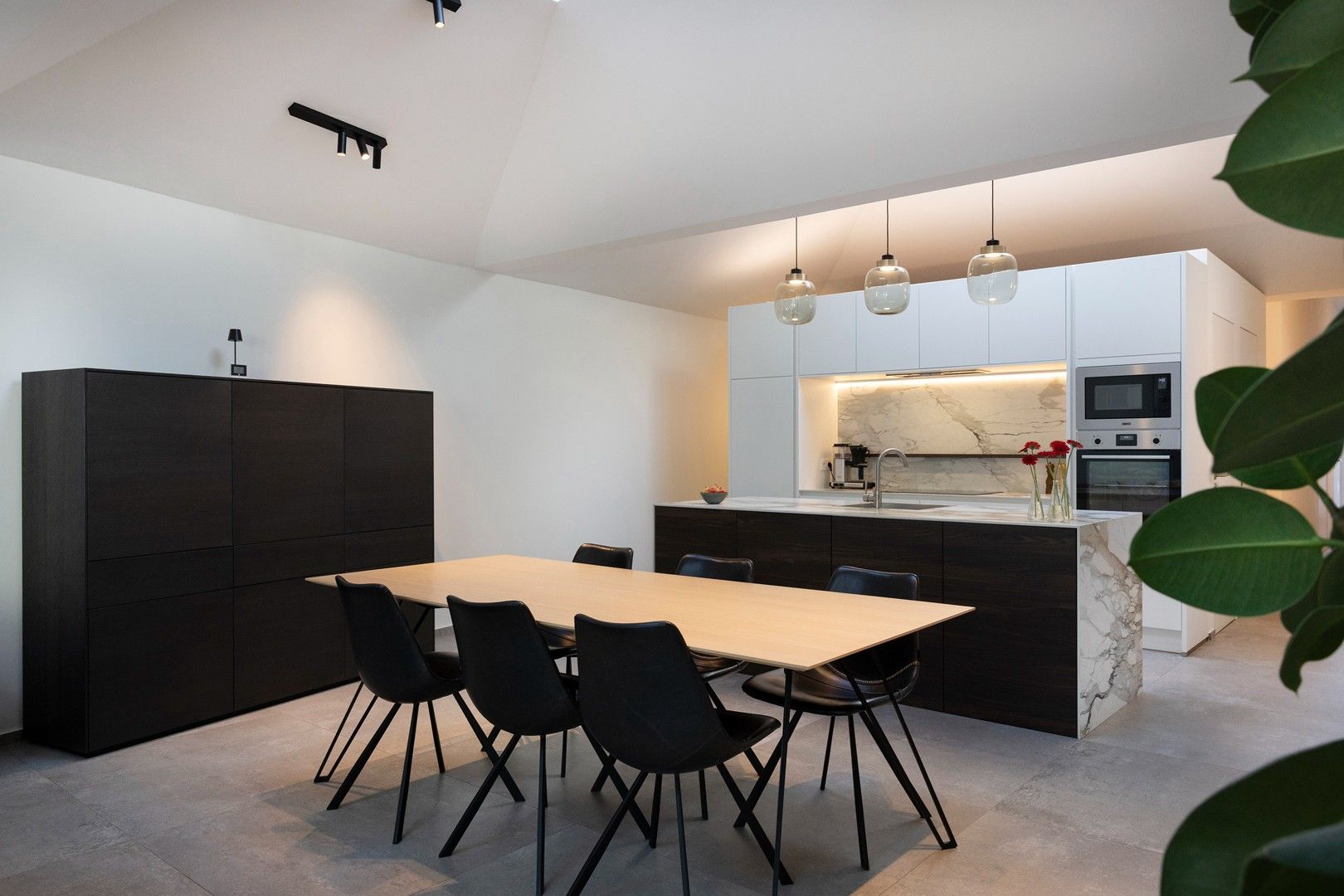 Ruime en 100% instapklare woning met 4 slaapkamers. foto 4