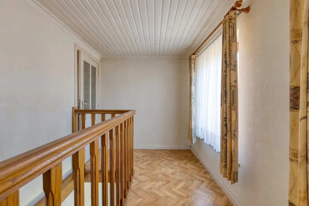 Te renoveren woning met veel potentieel op rustige ligging foto 8