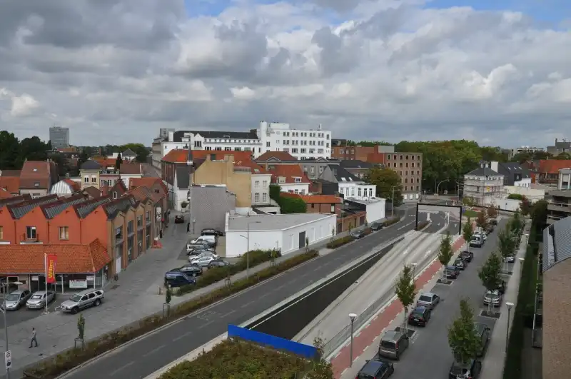 Centraal gelegen appartement met ruime zonneterras en garage vlakbij de K in Kortrijk. foto 10