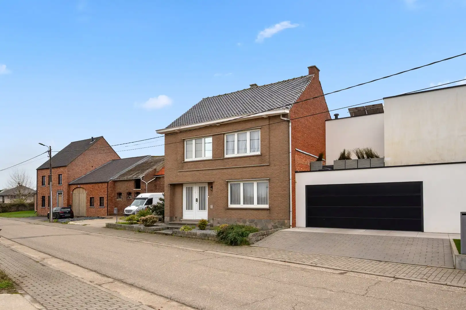 Gerenoveerde HOB met tuin, garage en 3 slpks met opslagmog. foto 4