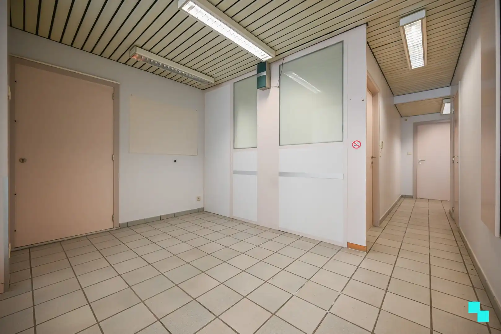Commerciële ruimte van 114 m² met garagebox in centrum Izegem foto 6