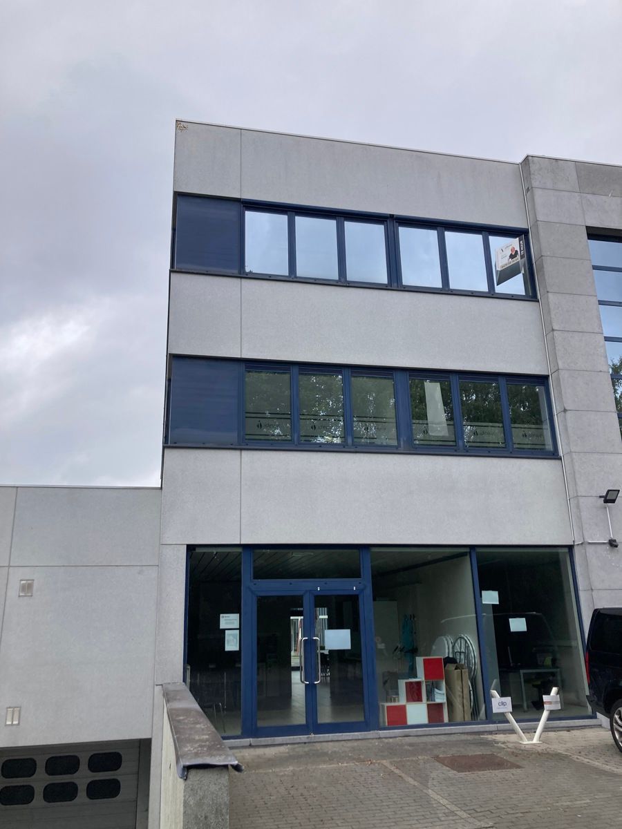 Ruime kantoorruimte te huur op toplocatie tussen Kortrijk centrum en ’t Hoge foto 10