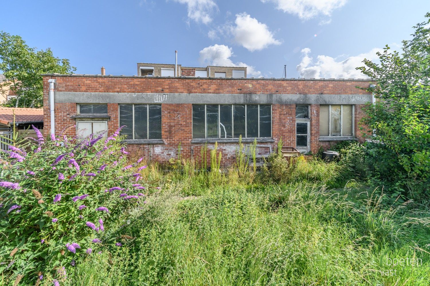 Veurne: Opslagplaats van ca 360m² met dubbele garage en ontsluiting achteraan in het centrum foto 9