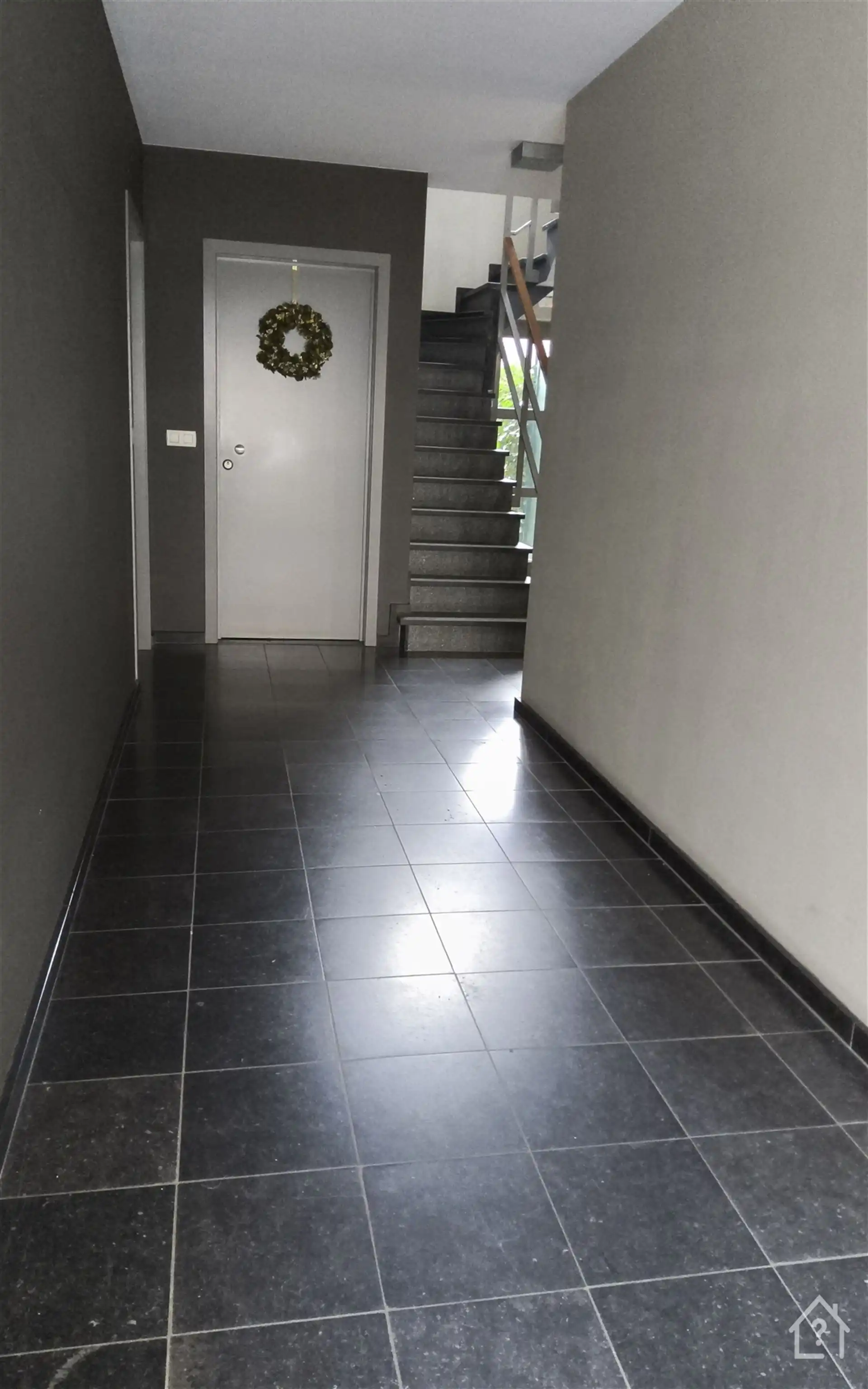 Ruim 2 slaapkamer-appartement met garage foto 26