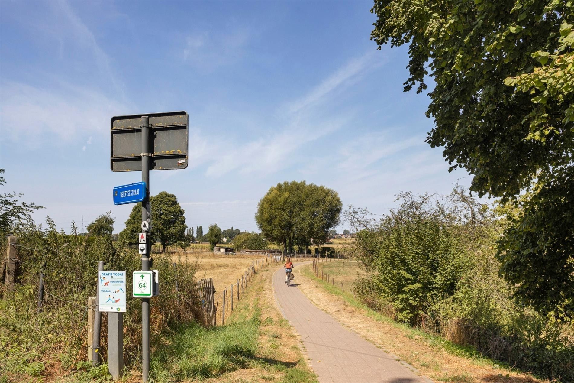 Goed gelegen appartement met parking en kelder  foto 2