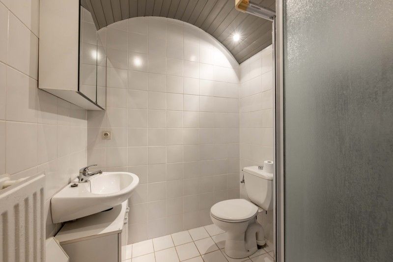 Instapklare halfopen woning met 4 slaapkamers en zonnige tuin TE KOOP in Oostrozebeke! foto 16