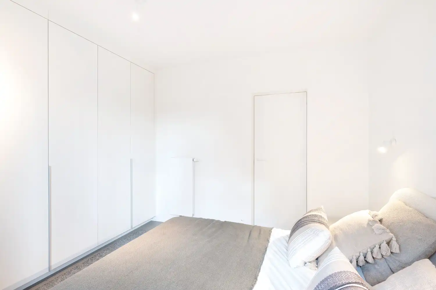 Prachtig vernieuwd 2 slaapkamer appartement aan het Albertstrand foto 10