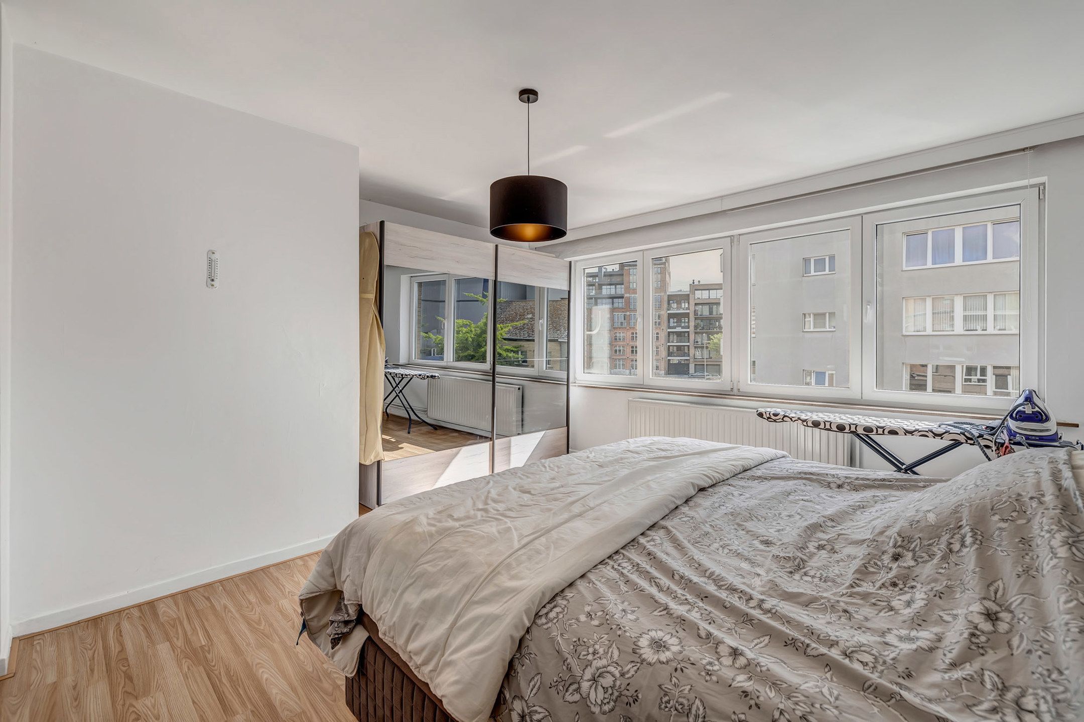 Volledig gerenoveerde bel-etage met ruime garage en terras foto 9