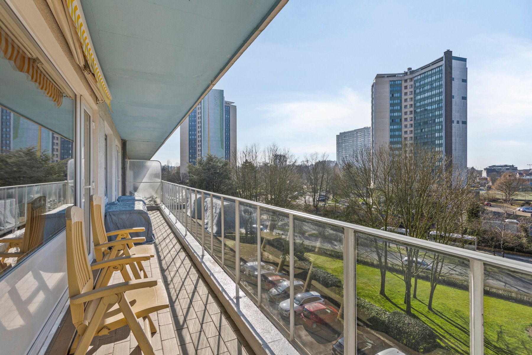 Instapklaar appartement met 2 slaapkamers en ruim terras  foto {{pictureIndex}}