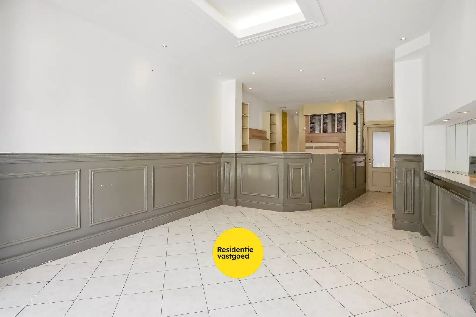 Goed gelegen gebouw op 117m² te De Panne bestaande uit een handelsruimte en woonst.  foto 5