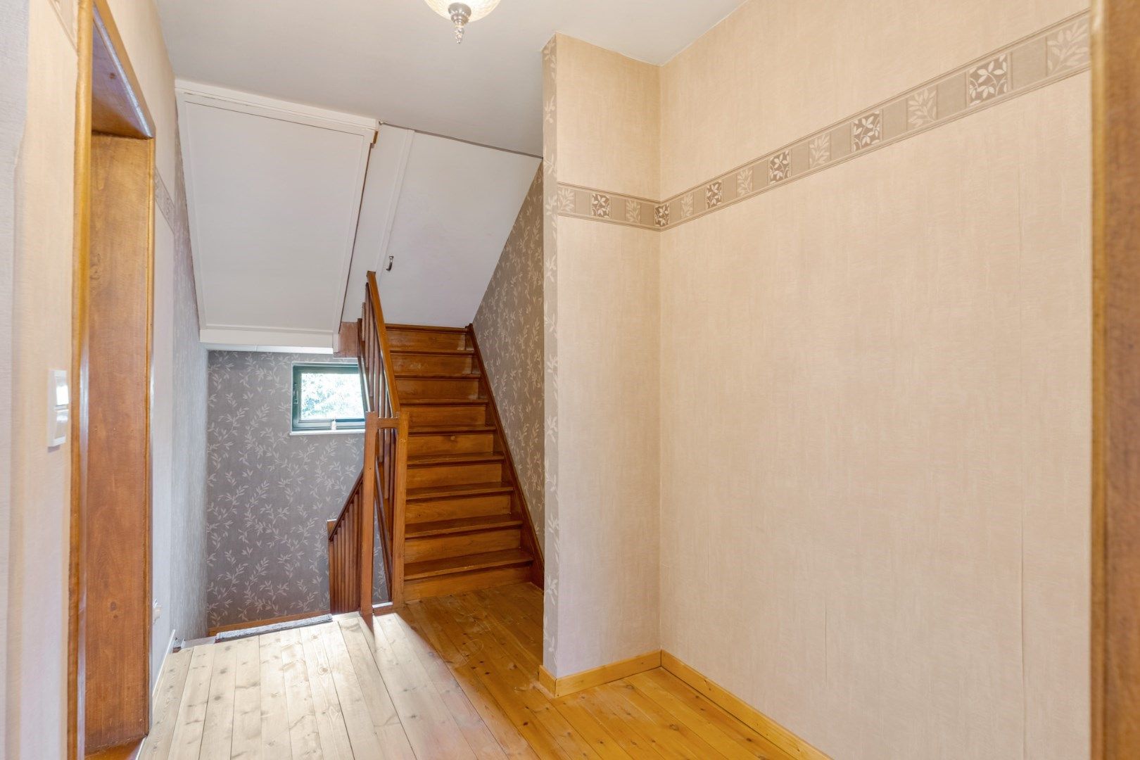 Verzorgde, op te frissen woning met 3 slaapkamers en uitbreidingsmogelijkheden, garage en tuin op 10a, vlak bij het centrum van Hoeselt foto 21