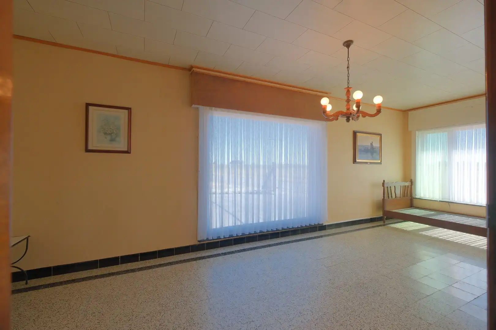 Kortemark - Rustig gelegen woning met 2 loodsen! foto 12