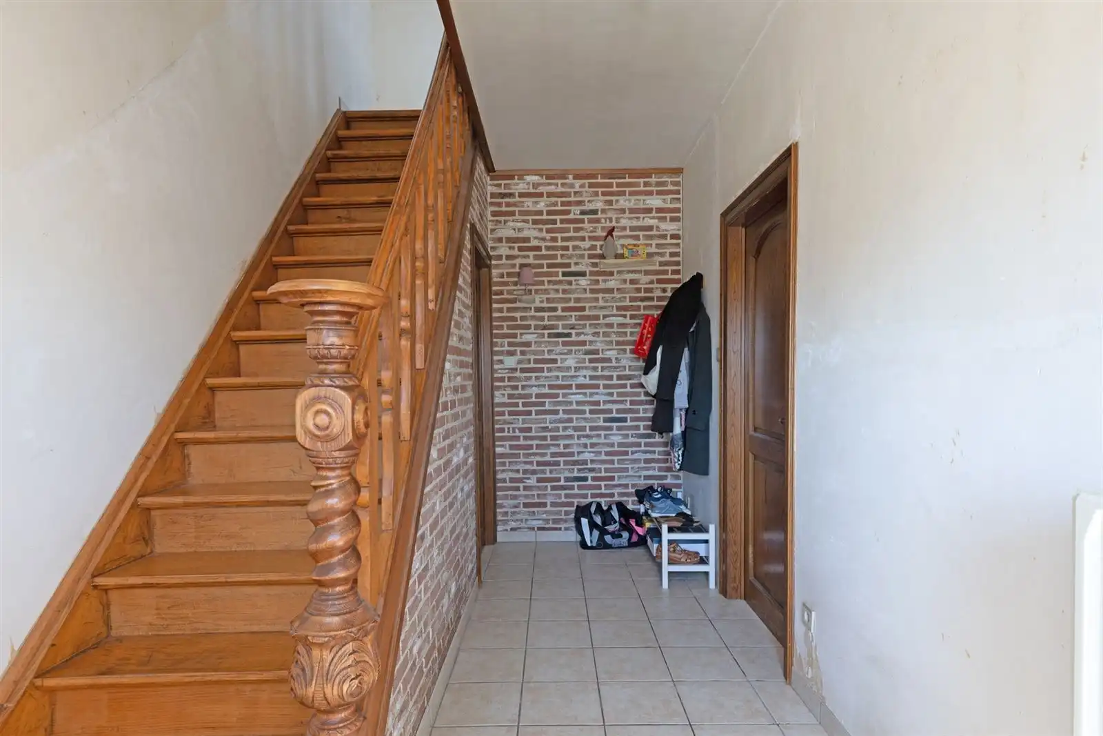 Alleenstaande lwoning met bijgebouw, garage en tuin op 6are23 foto 5