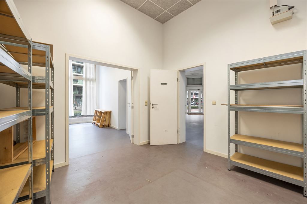 Handelsruimte met veel visibiliteit foto 9