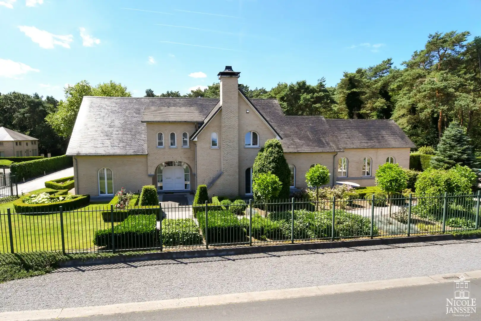 Exclusieve en ruim ingedeelde villa foto 16