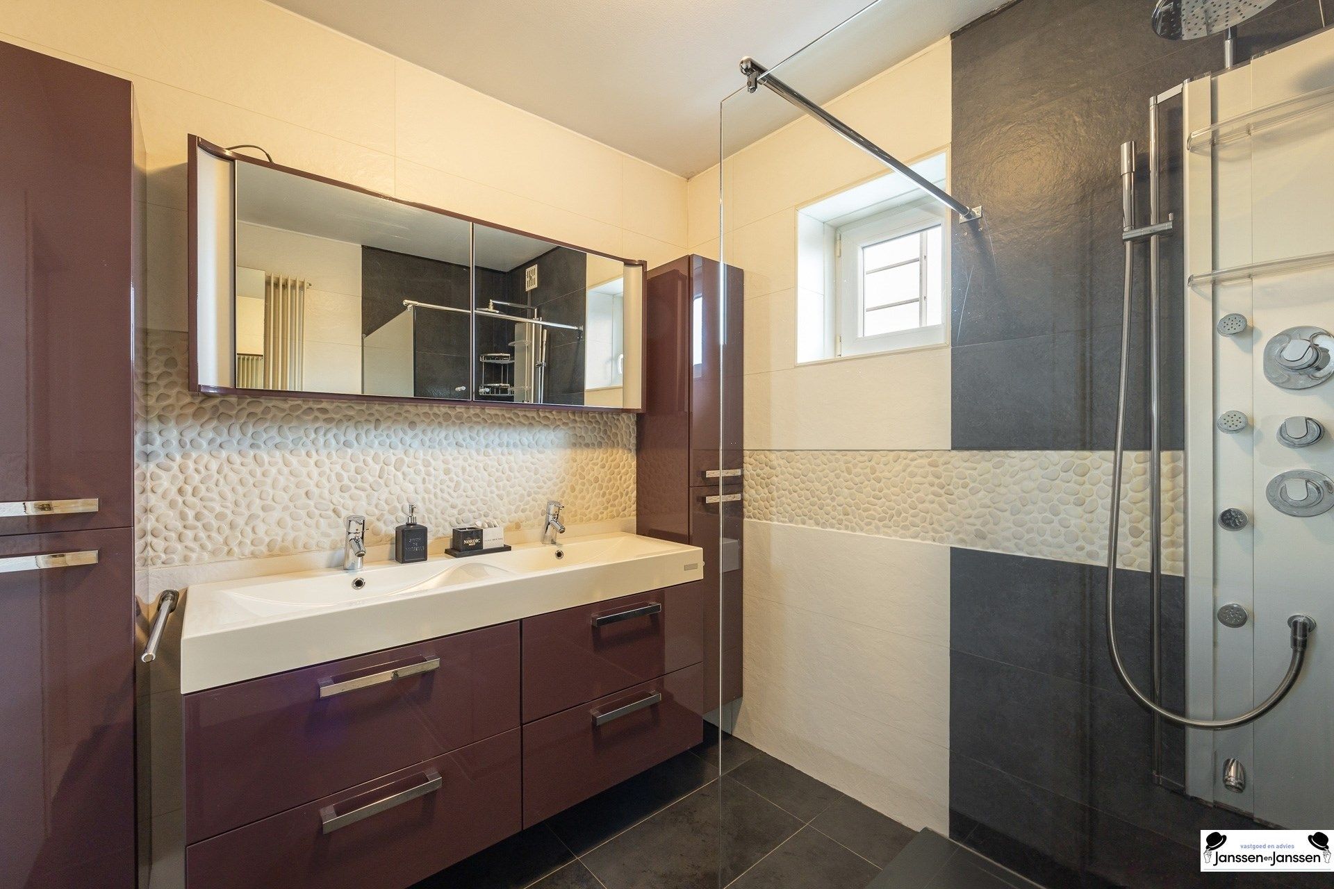 Uniek appartement met prachtig dakterras en panoramisch uitzicht foto 19