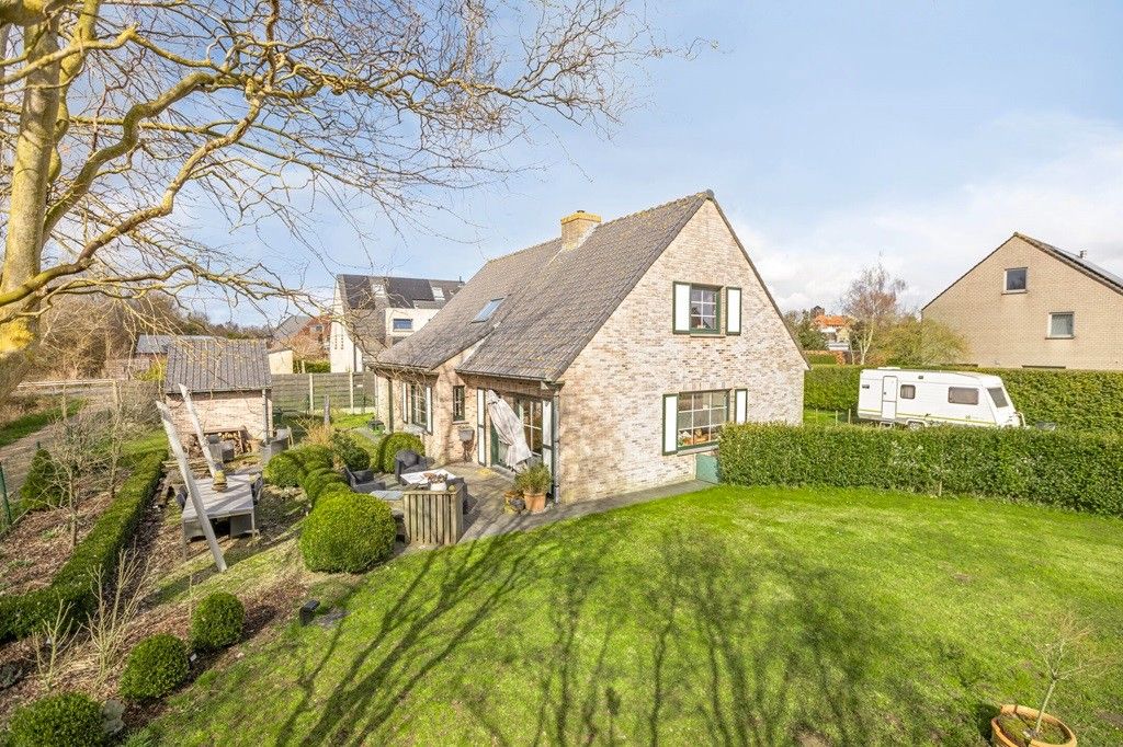 VEURNE: Stijlvolle en tijdloze villa in residentiële wijk met 4 slpks (waarvan 1 glvl.), 2 badk., dubbele garage en zonnige inplanting op 1.034m² grondopp. foto 21