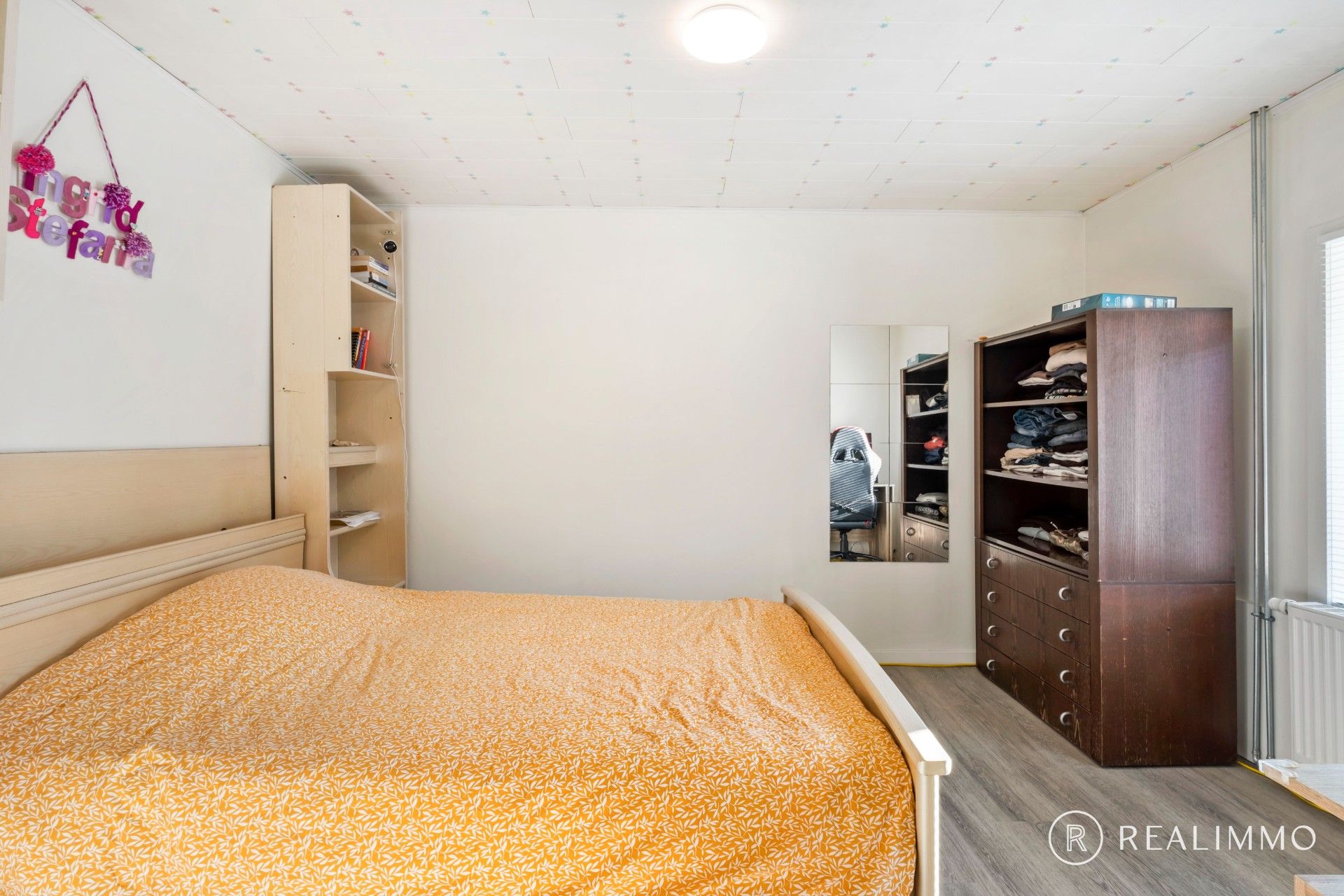 Verrassend ruime woning met 5 slaapkamers en garage foto 12