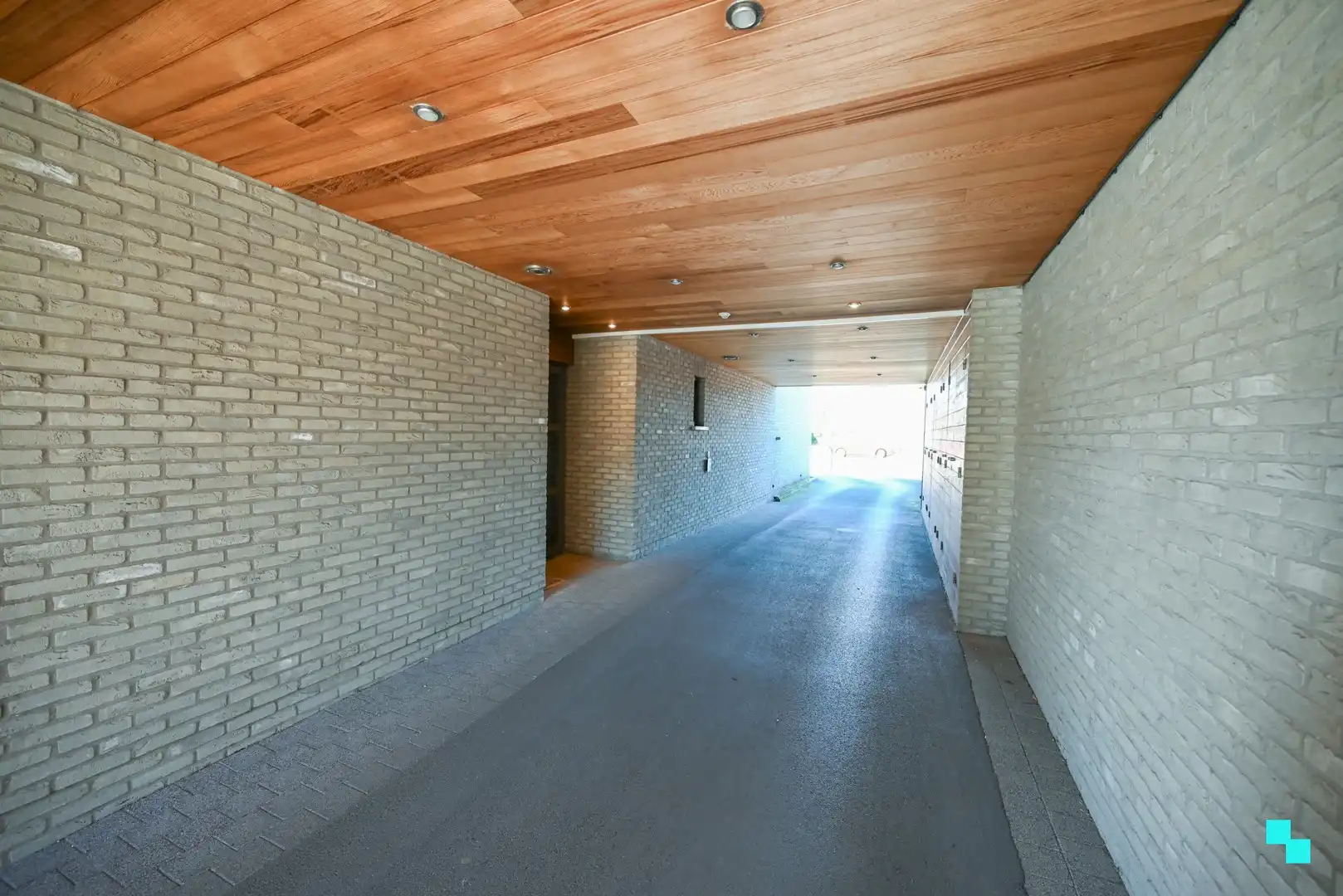 Uiterst commercieel en vlot bereikbaar handelspand (340 m²) te Izegem foto 30