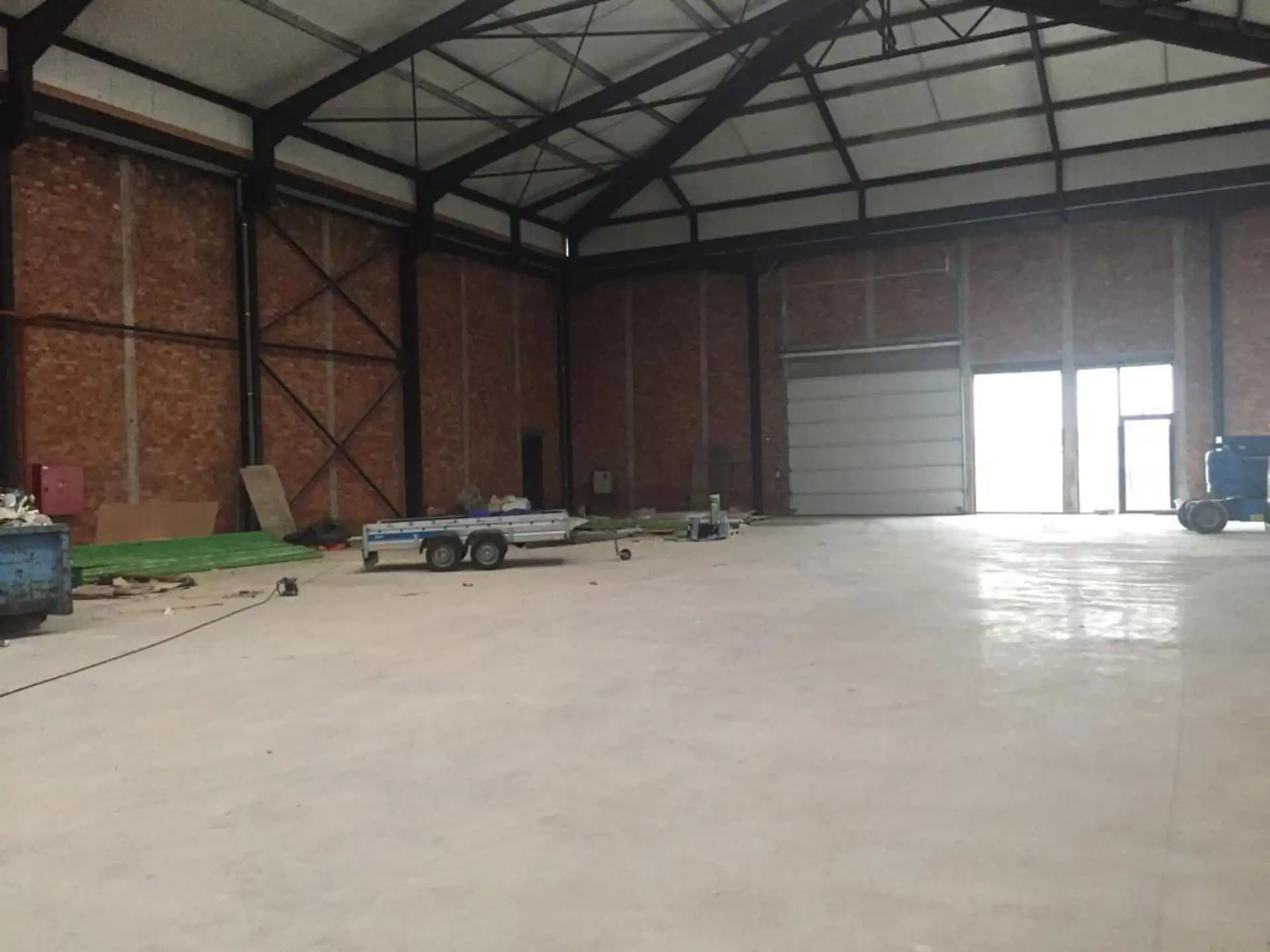 Magazijn ca 1.907m² met zichtlocatie en 2 sectionaal poorten foto 2