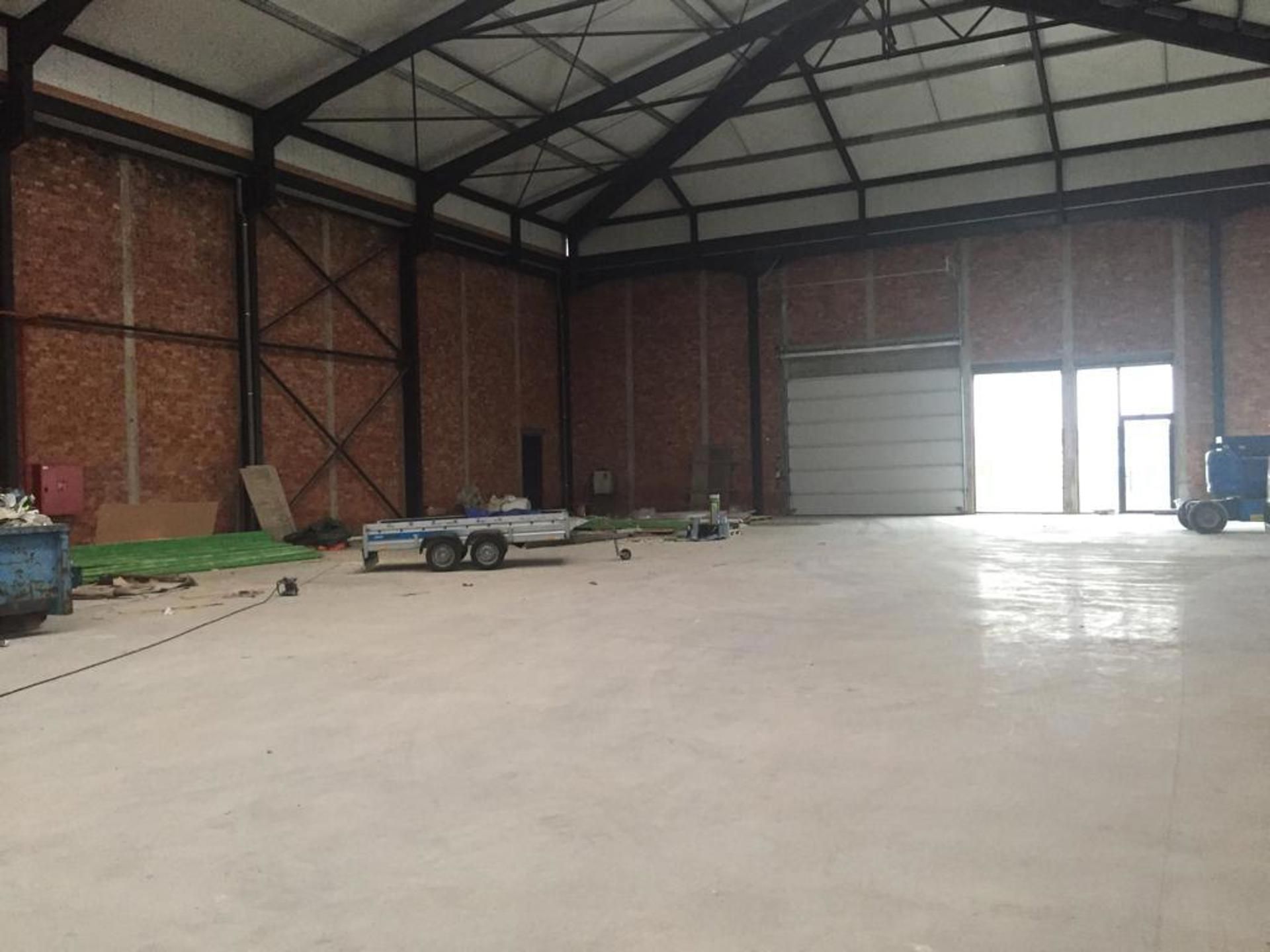 Magazijn ca 1.907m² met zichtlocatie en 2 sectionaal poorten foto 2