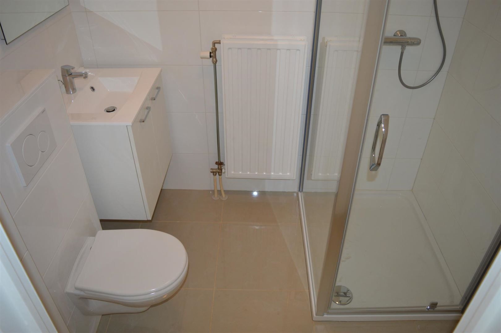 TE HUUR: Gunstig gelegen appartement met 2 slaapkamers te Munsterbilzen! foto 6