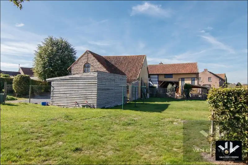 Volledig gerenoveerde, instapklare hoeve met authentieke elementen en sfeer in het hart van Haspengouw - een charmante woning én een ideale locatie om uw evenementenlocatie, B&B, kantoor, ... te vestigen! foto 36