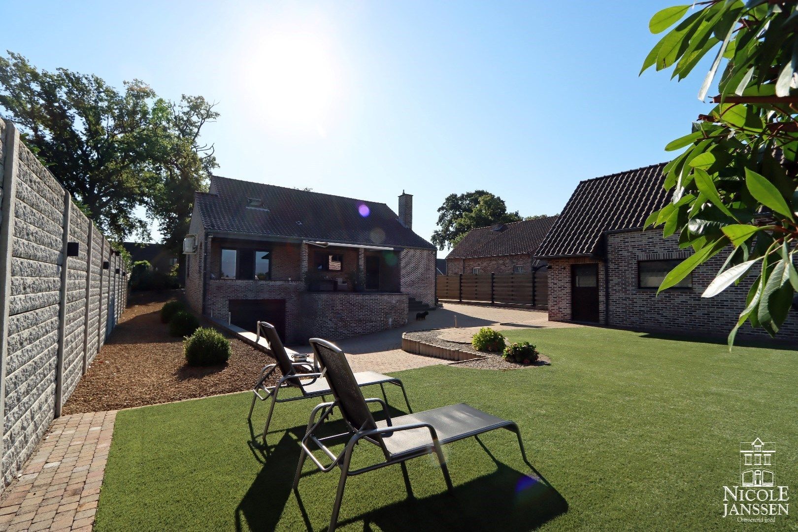 Instapklare gezinswoning met drie slaapkamers, twee badkamers, grote kelder en vrijstaande garage foto 21
