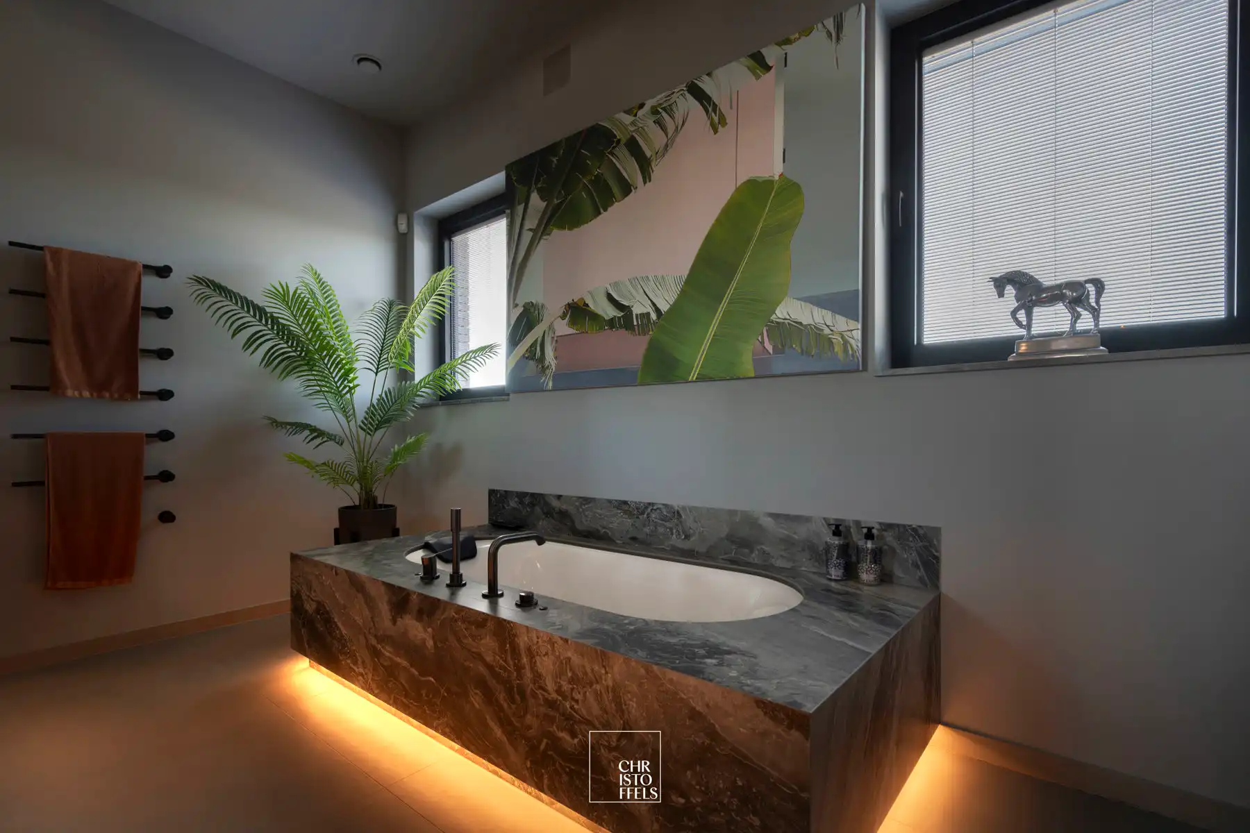 The Penthouse 250 m² ultra high-end woonruimte  89 m² terras met plunge pool foto 10