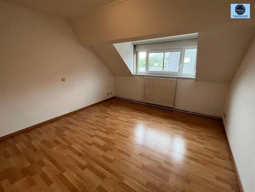 HANDELSHUIS EN APPARTEMENT MET 4 SLAAPKAMERS foto 9