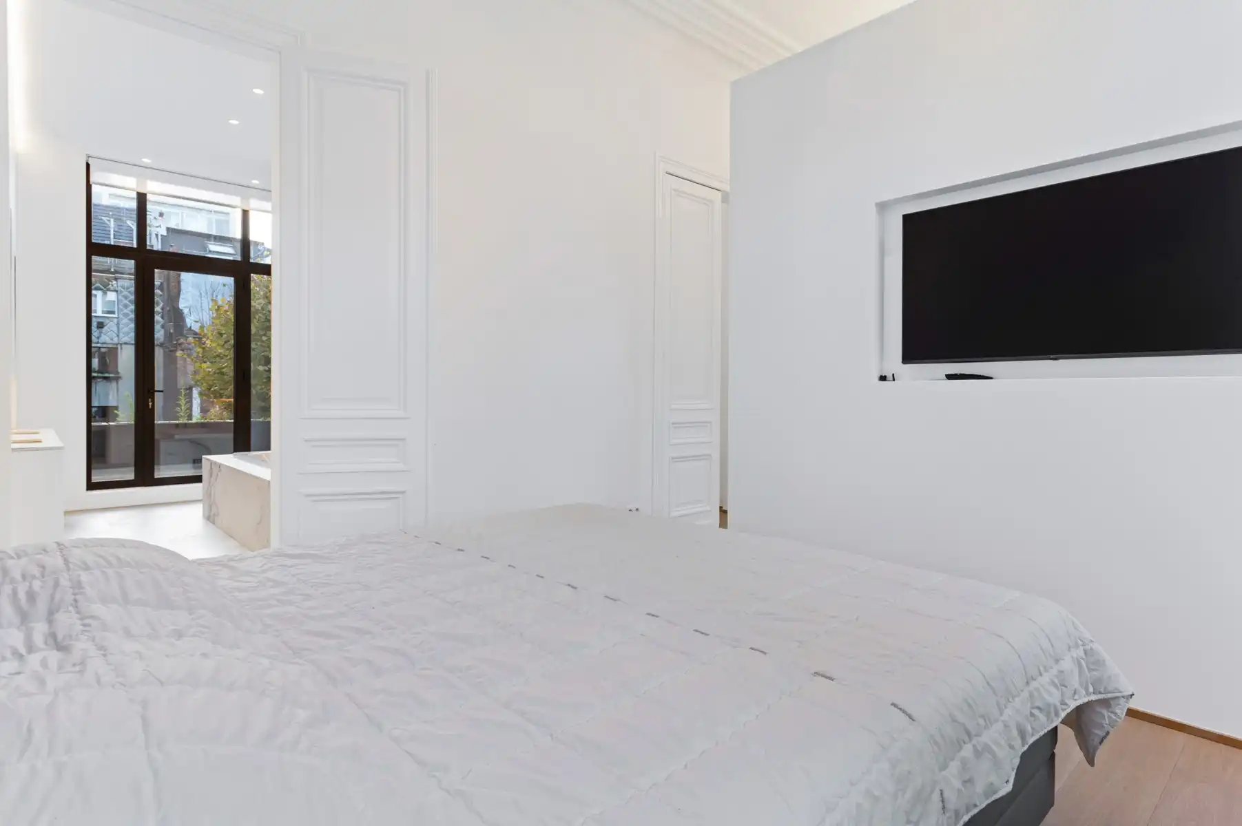 Luxueus wonen op toplocatie met garage foto 16