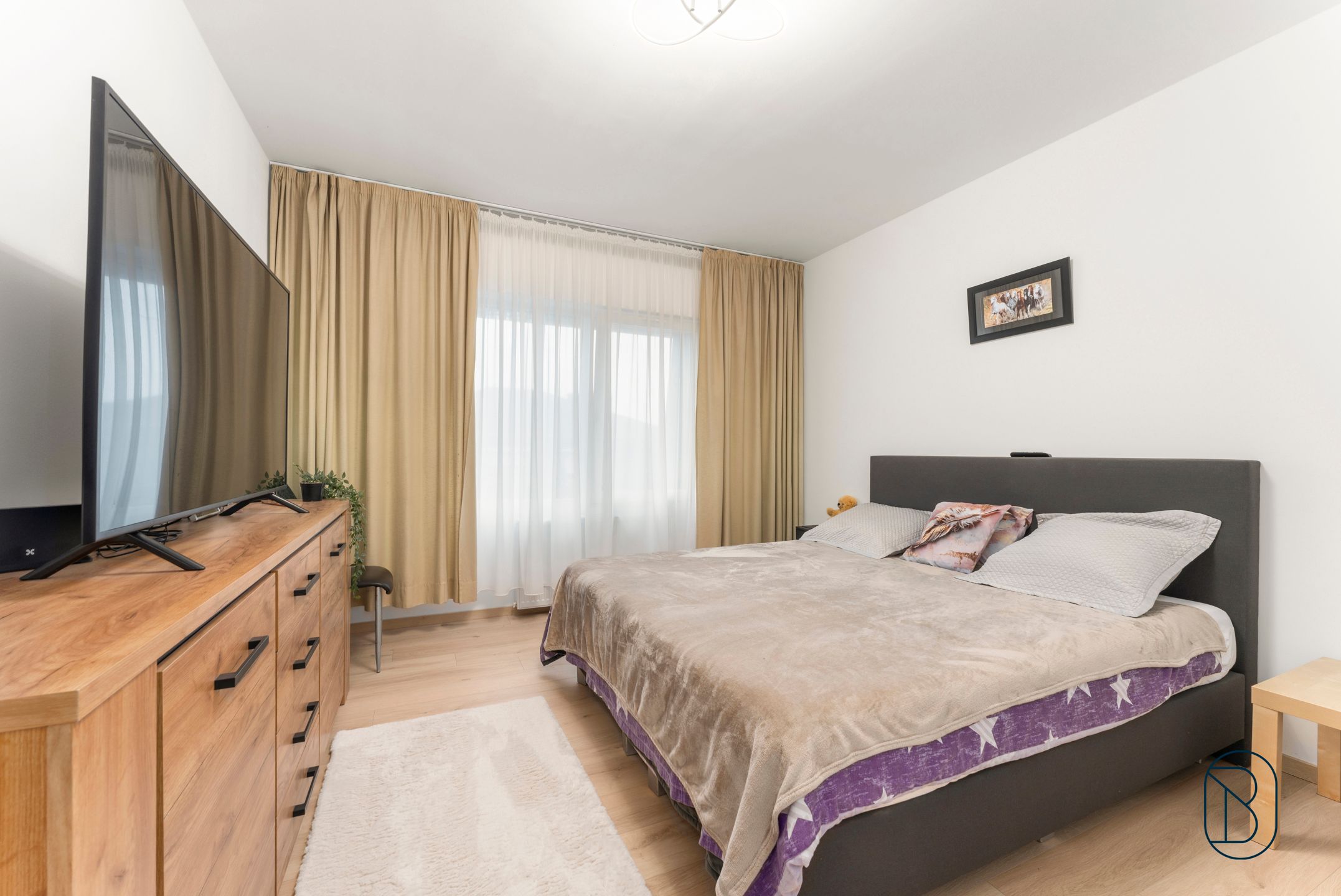 Modern gerenoveerd appartement met garage foto 10