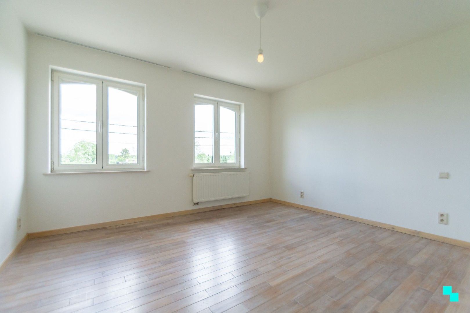 Hoogwaardige afgewerkte woning met tuin foto 19