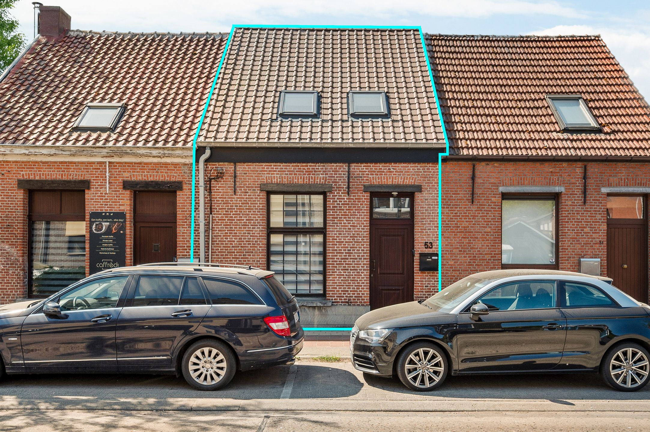Instapklare rijwoning in het centrum van 's Gravenwezel. foto {{pictureIndex}}